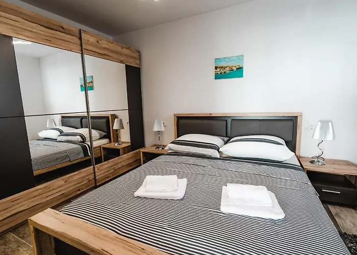 Aurora - Zf Hvar Hvar Town