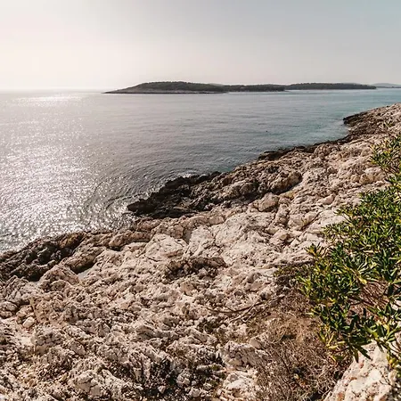 Aurora - Zf Hvar * هفار